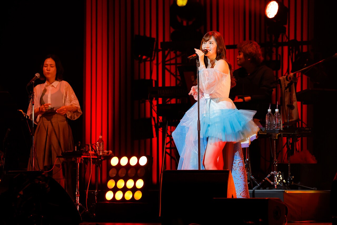 鈴木愛理、芸能生活20年を52曲に凝縮！ツアーファイナルで伝えたファン