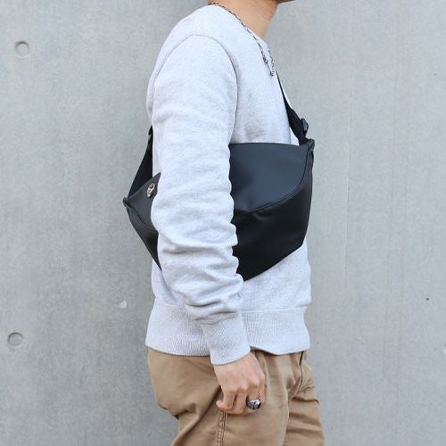 JNS1026)エシカルレザー バナナ ショルダー ボディバッグ Mサイズ