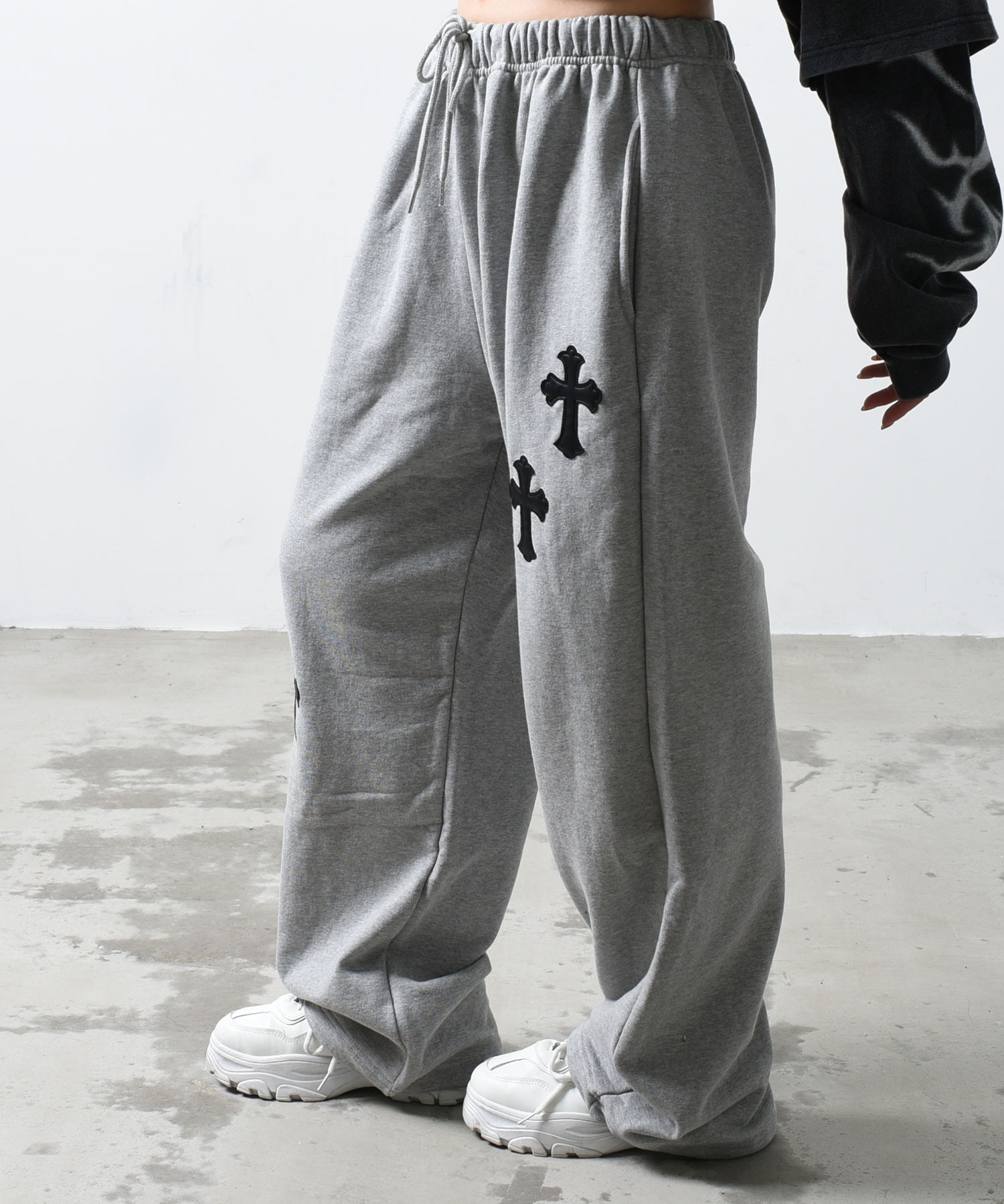 A'GEM/9 × .kom 『.kom/ドットケーオーエム』クロスパッチスウェット