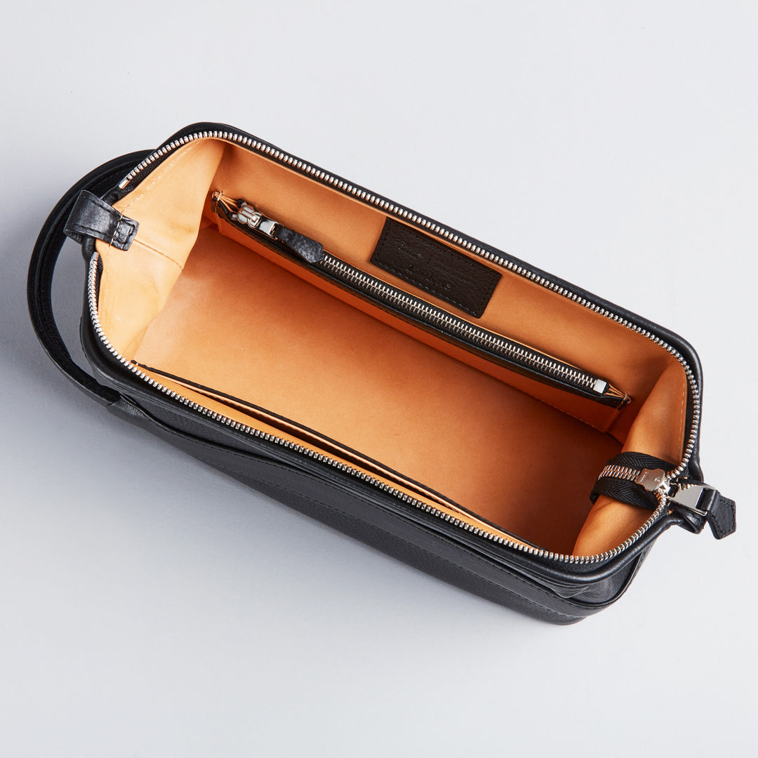 大峽製鞄 ( おおばせいほう )－枕ポーチ (ブラック/シルバー)【0949-2