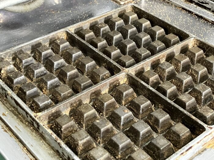 再塗装事例】SUNTECのワッフルメーカーを塗装してイベントでの使用も