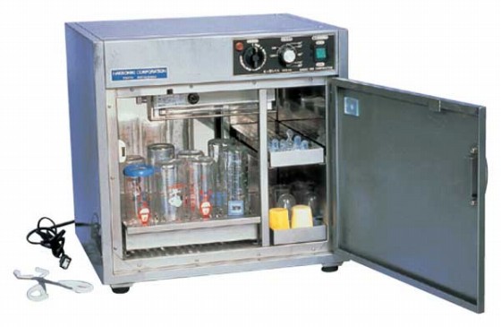 589-03 哺乳びん用殺菌保管庫 さっきんくん（乾燥装置付） HCS-110