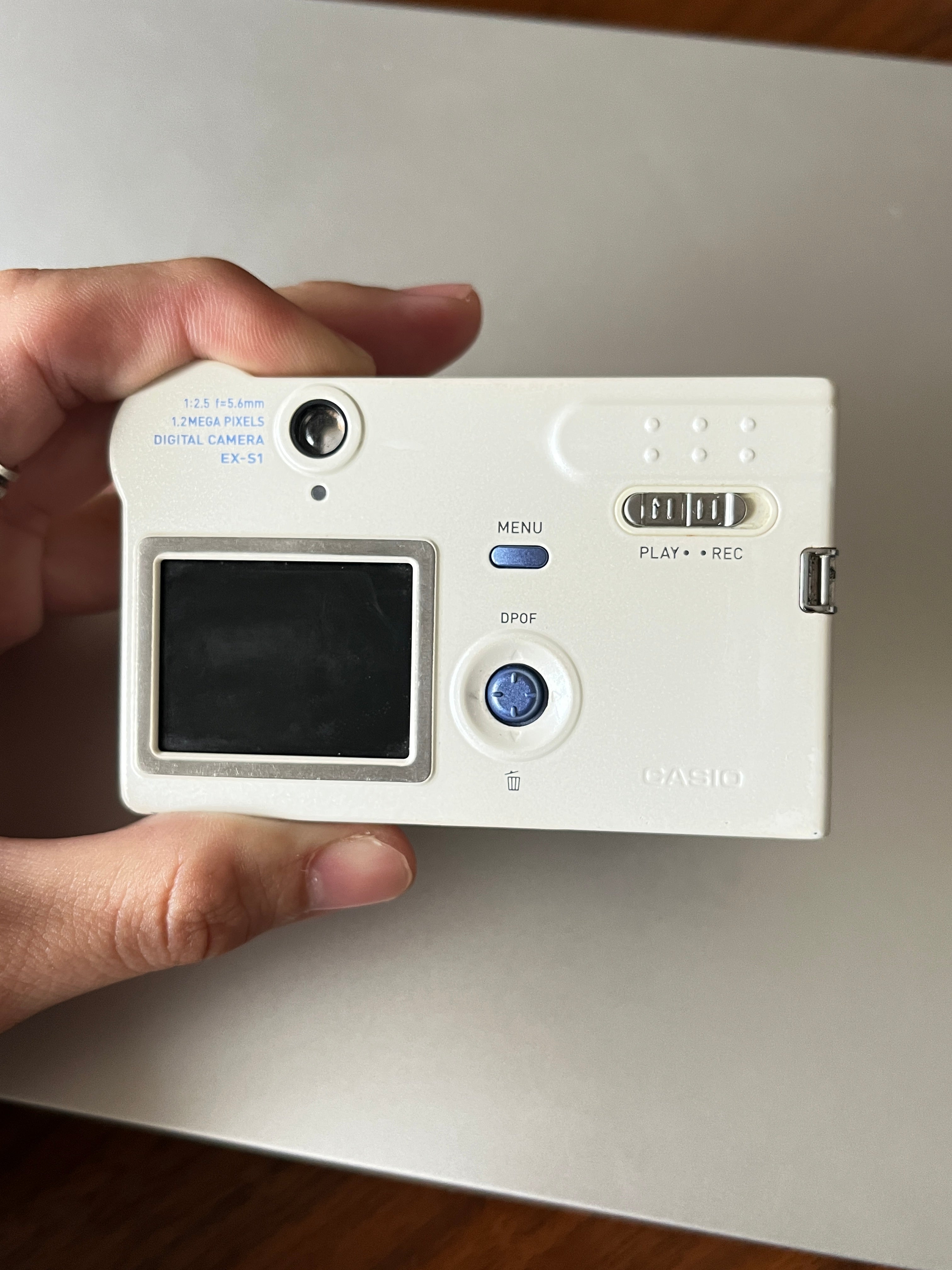 デジタルカメラ CASIO EXLIM EX-S1 今更ながら、これにはまいった