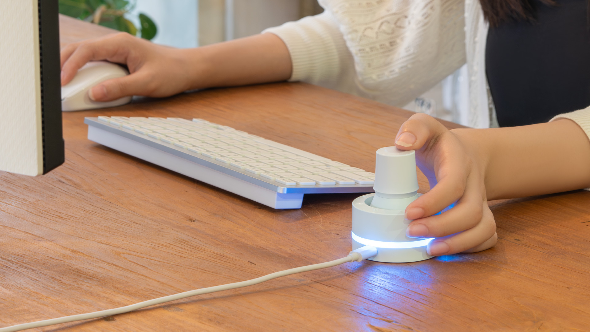 仕事や趣味の創作にピッタリ。ライトユーザー向けの左手デバイス