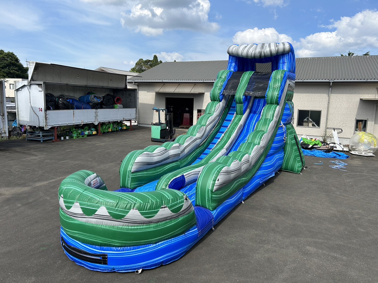 ウェーブウォータースライダー | イベントアイテムのワン・ステップ