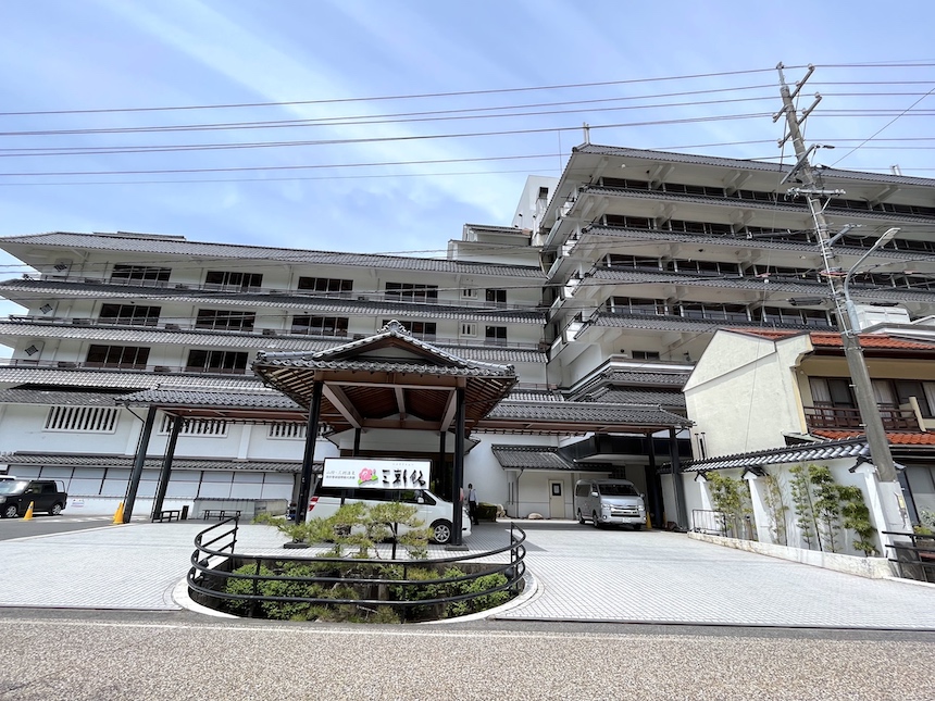三朝館庭園 ― 重森三玲の子・重森完途作庭…鳥取県三朝町の庭園