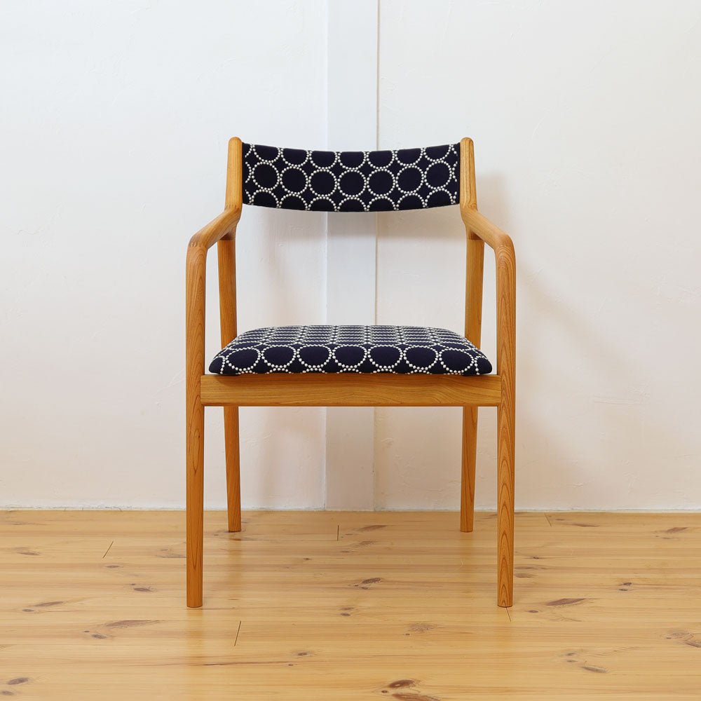 pepe チェア｜宮崎椅子製作所｜ペペアームチェア 背布張り – カチート