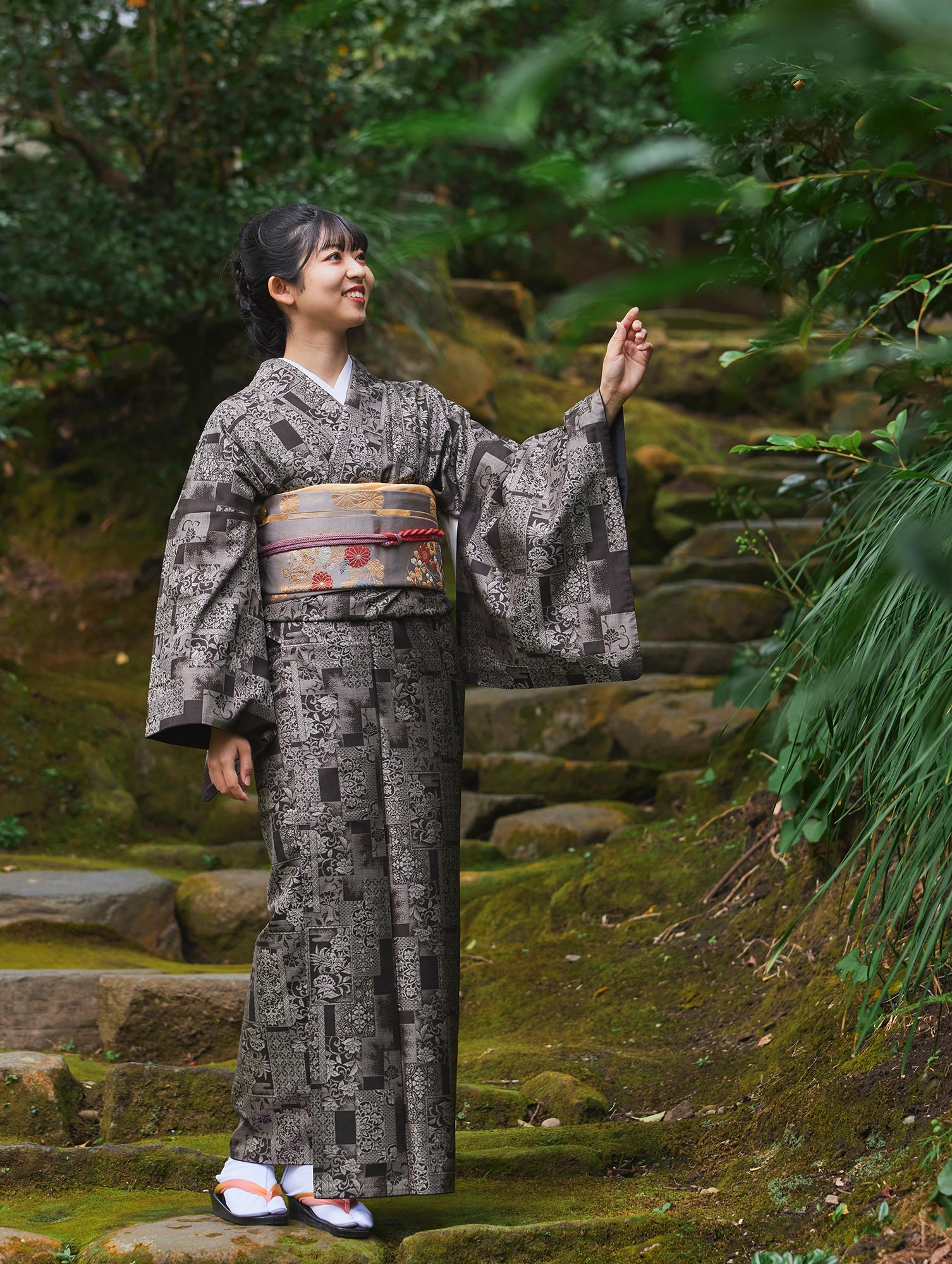 本場大島紬 本場大島紬 染大島 暈しの波模様 濃藍色 ガード加工