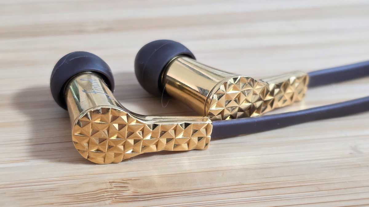 Finalの旧いイヤホン「Heaven VIII」は空間表現を楽しむ至高の1本