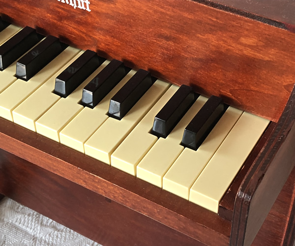organ69 : [tp035]Schoenhut 30 keys Toy Piano