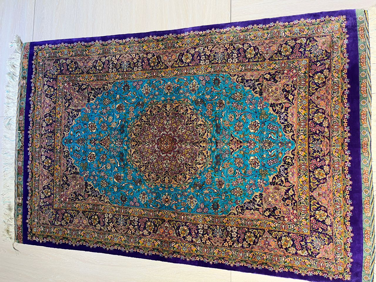 高級ペルシャ絨毯クム産シルク100％ タフテ・ジャムシード 156×100cm