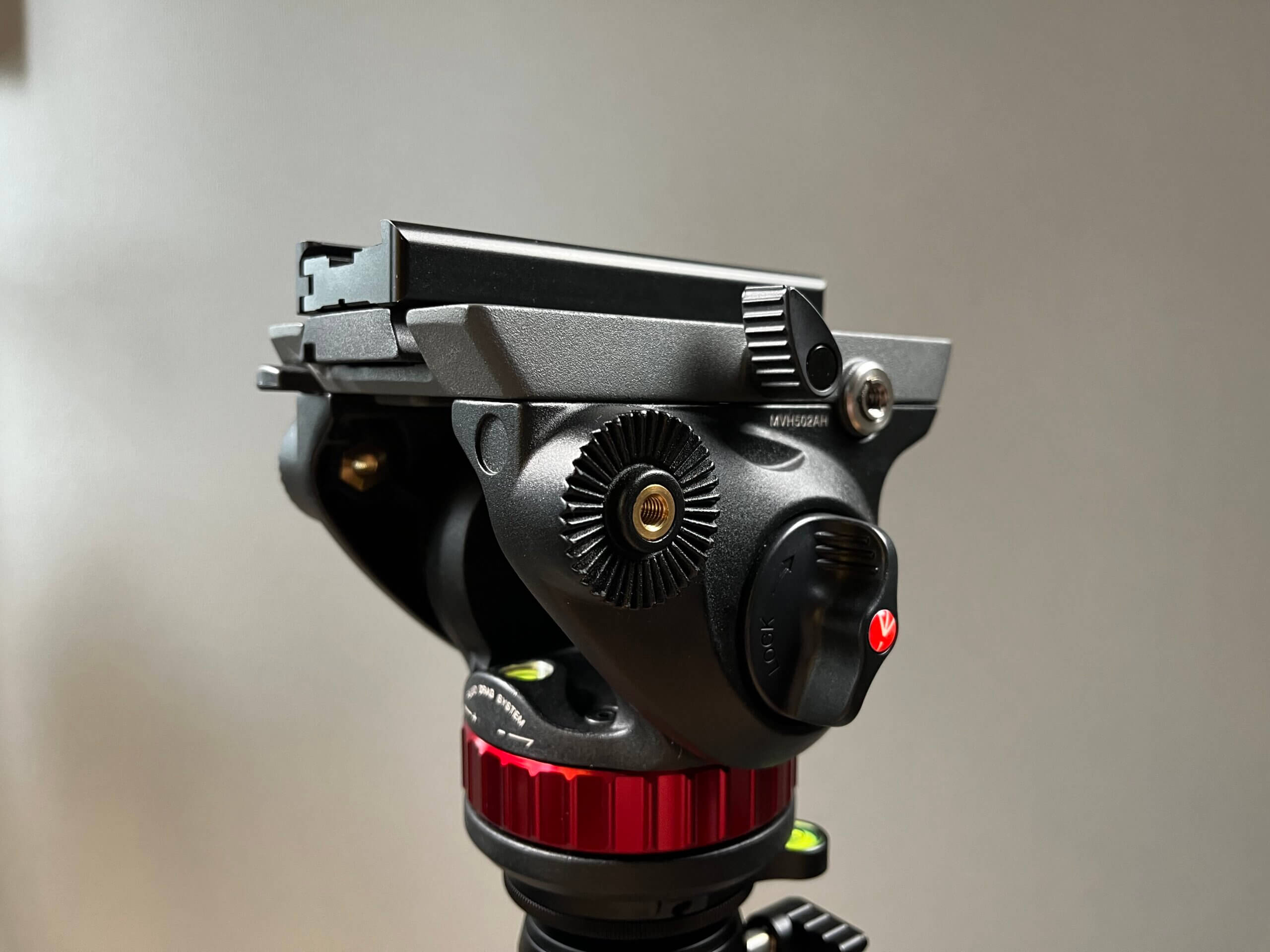 簡単に滑らかなパン＆チルトができる！ビデオ雲台Manfrotto