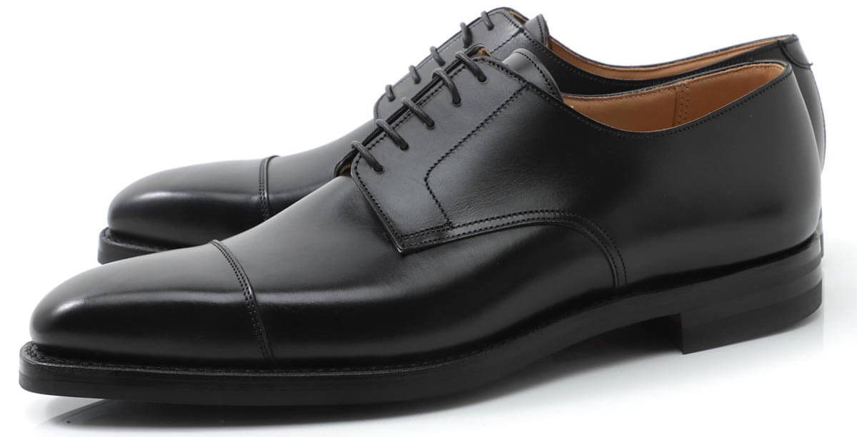 007 スペクター」でダニエル・クレイグ演じるジェームズ・ボンドが履い