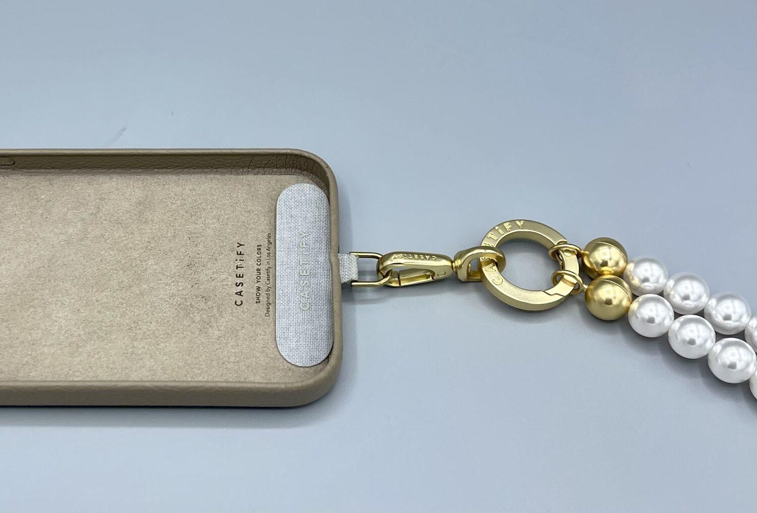 CASETiFY(ケースティファイ)のスマホショルダー「パールクロスボディー