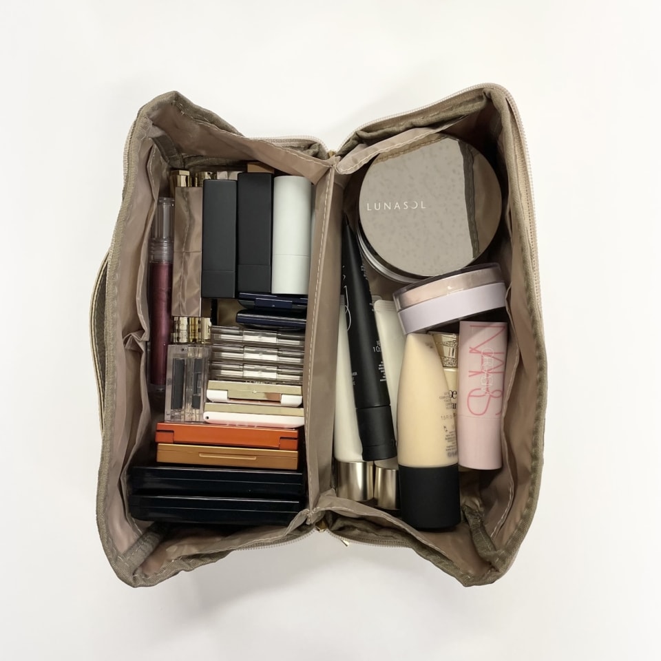 4月号付録は小田切ヒロさん監修♡】大容量のレザー調コスメポーチが