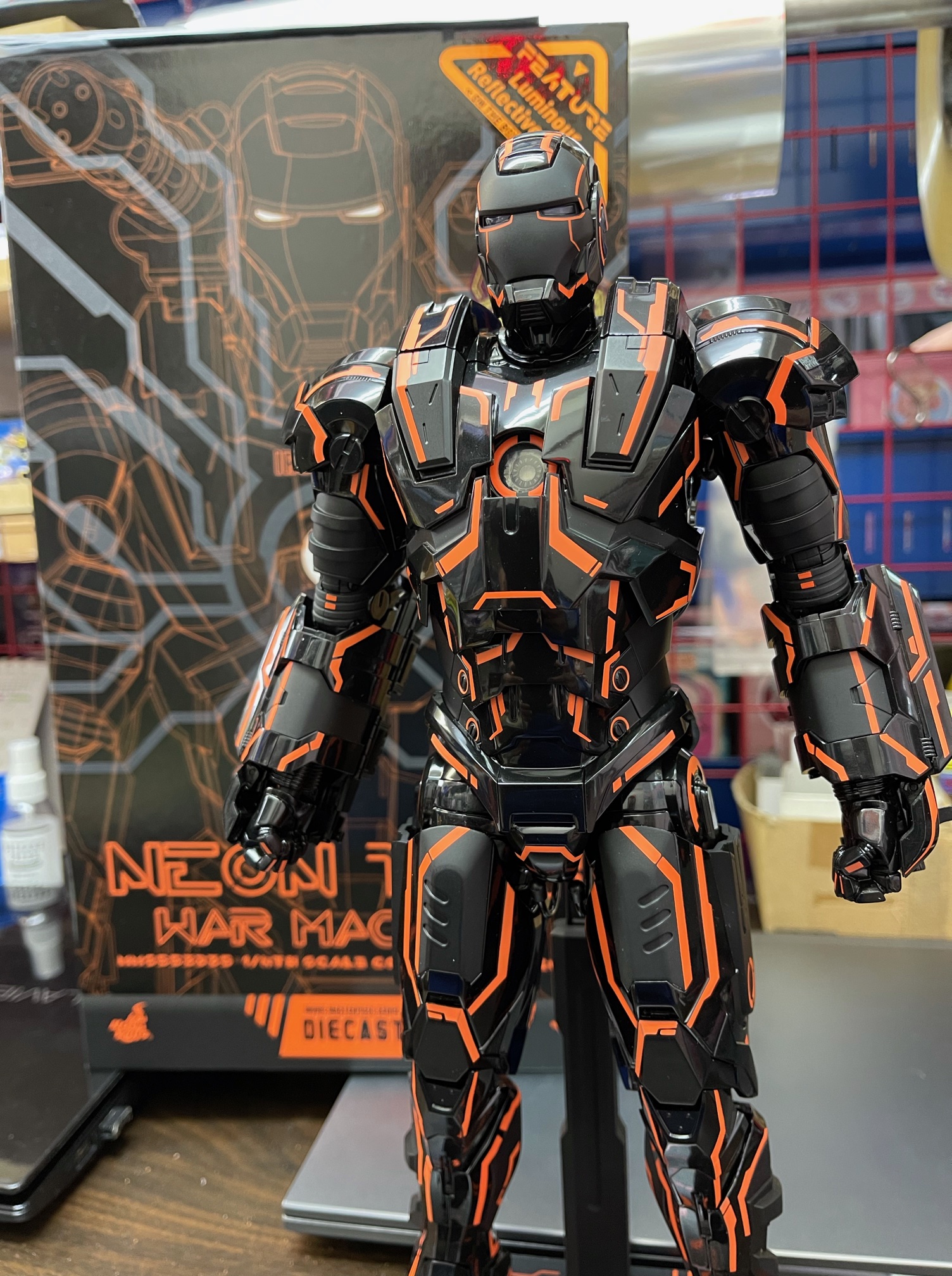 買取実績】ホットトイズ ムービーマスターピース ウォーマシン (ネオン
