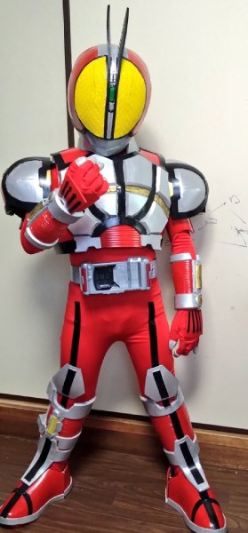 息子のハロウィン用仮面ライダー衣装」のクオリティがプロの犯行レベル