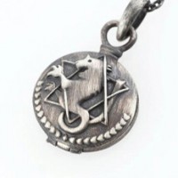 鋼の錬金術師』エドの銀時計ネックレス登場 | おたくま経済新聞