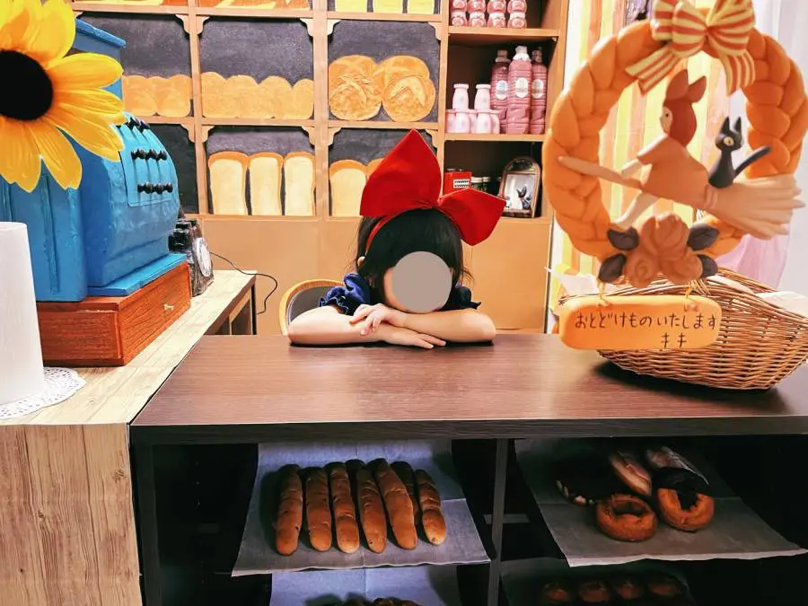 魔女の宅急便「おソノ」さんのマタニティフォト グーチョキパン店も