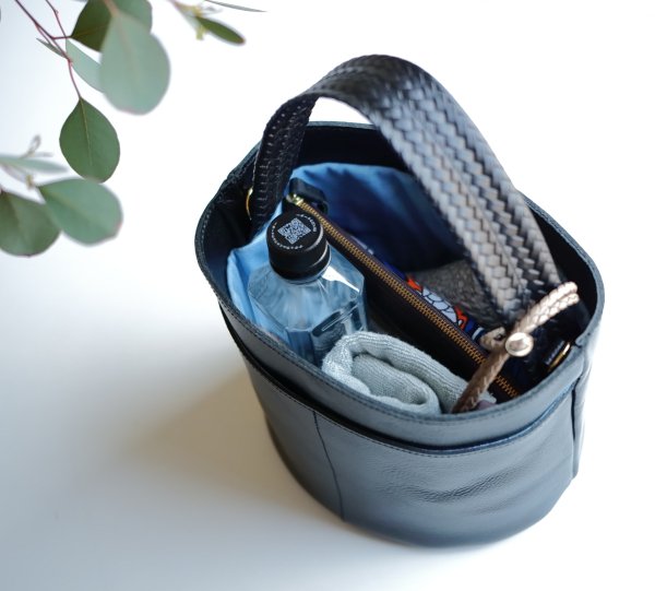 こだわりレザーのポットバッグ – OURHOME