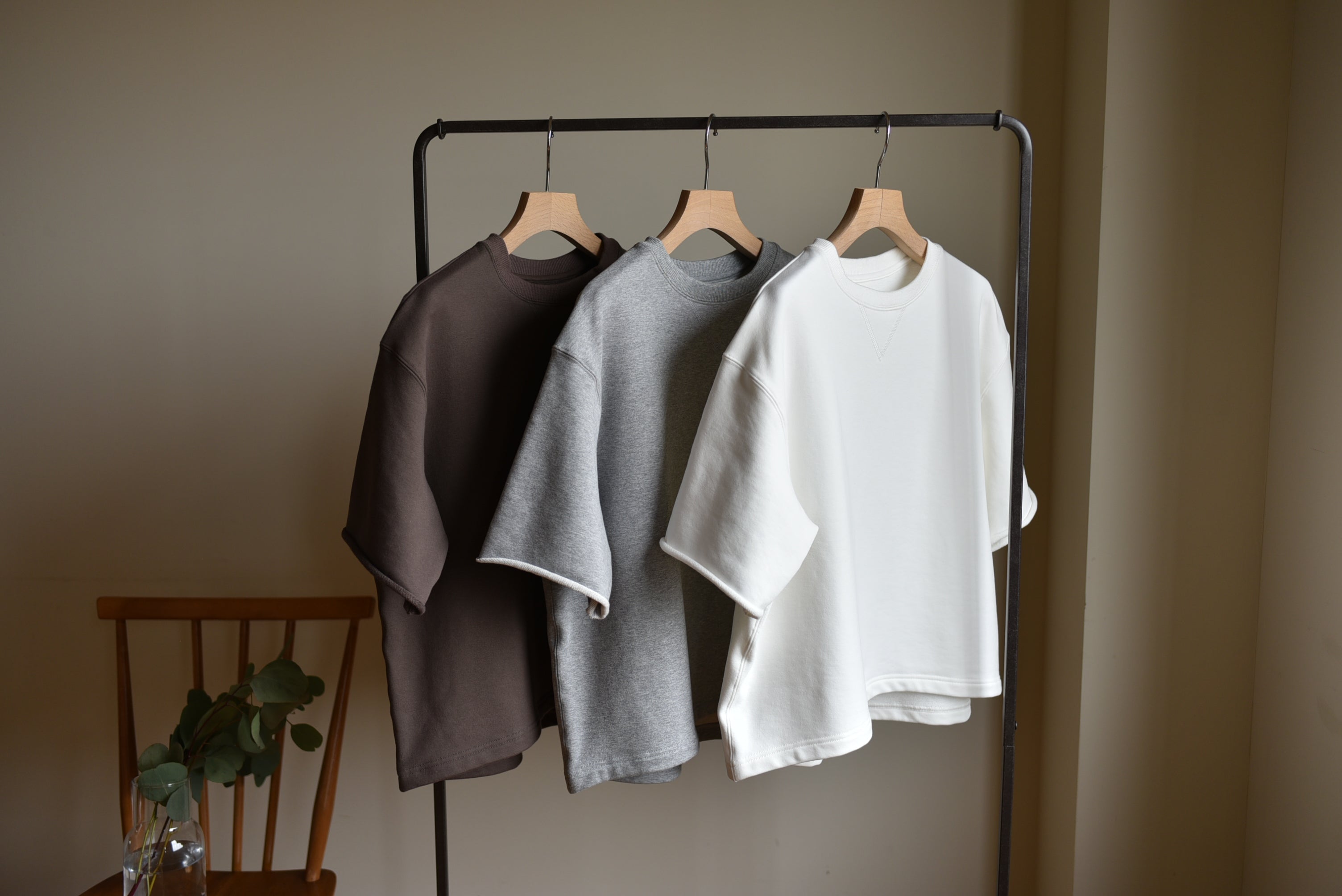 裏毛素材の切りっぱなし5分袖トレーナー – OURHOME