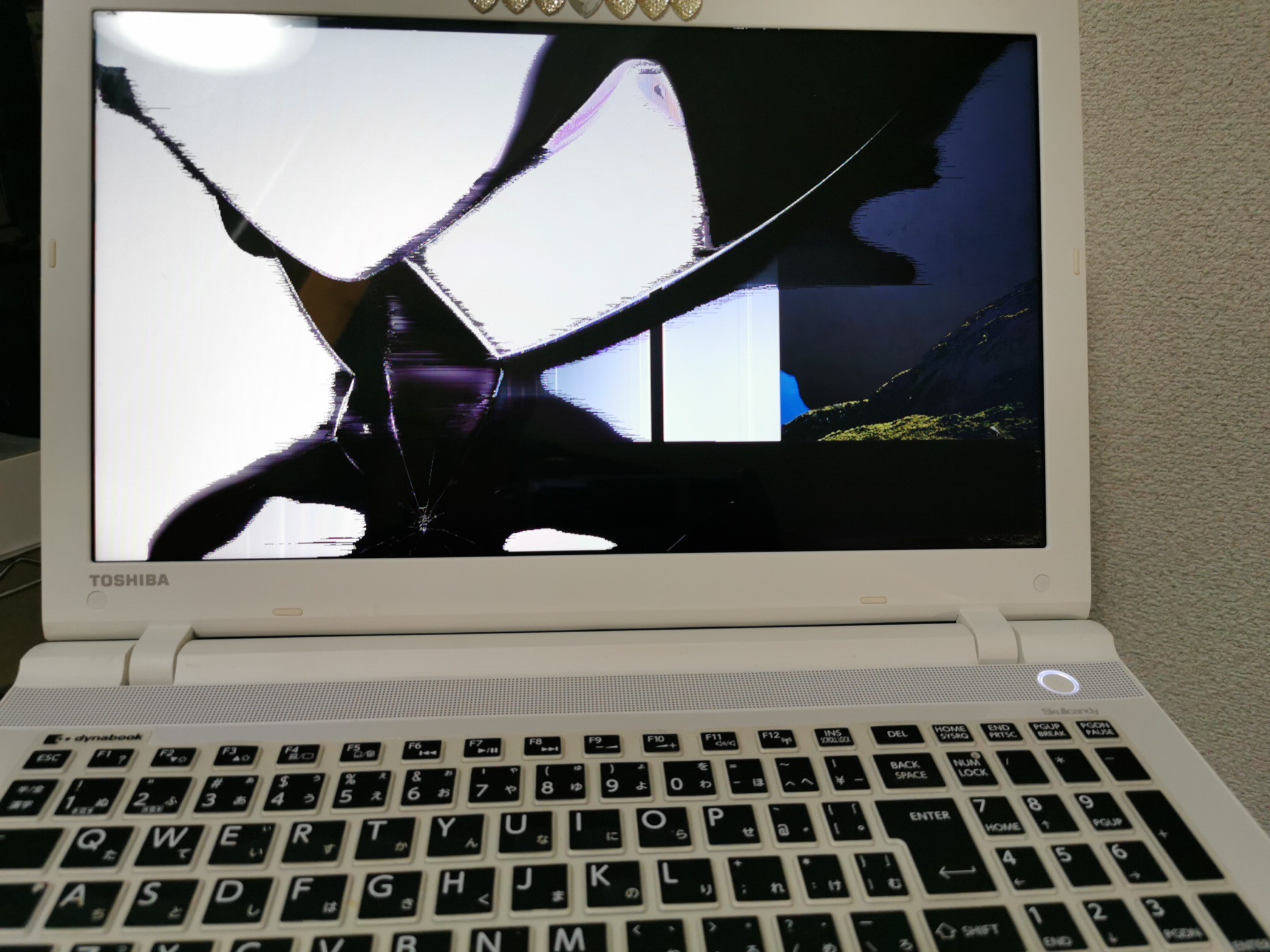 富士通FMVノートPC液晶割れ修理 | 福岡市西区姪の浜 - パソコン