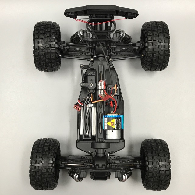 ちょっと大き目なボディのDEERC 9206Eで悪路を爆走する快感を味わおう