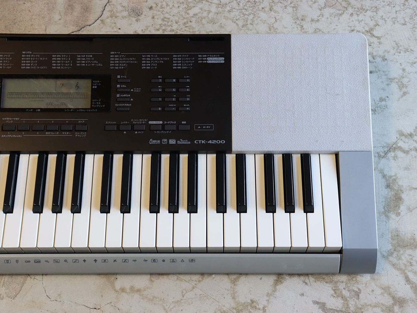CASIO 電子キーボード 電子ピアノ CTK-4200 61鍵盤 シルバー Amazon.co