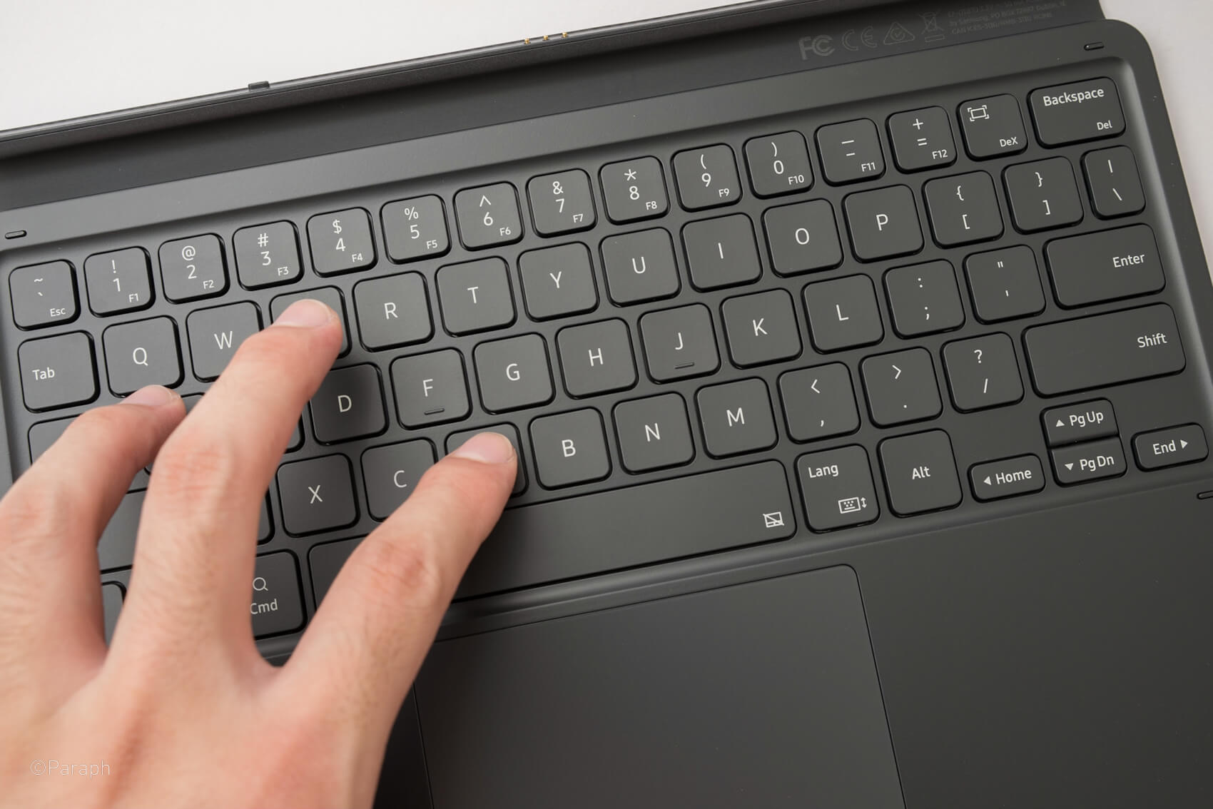 Galaxy Tab S7純正のキーボードカバーは打鍵感は最高だがトラック