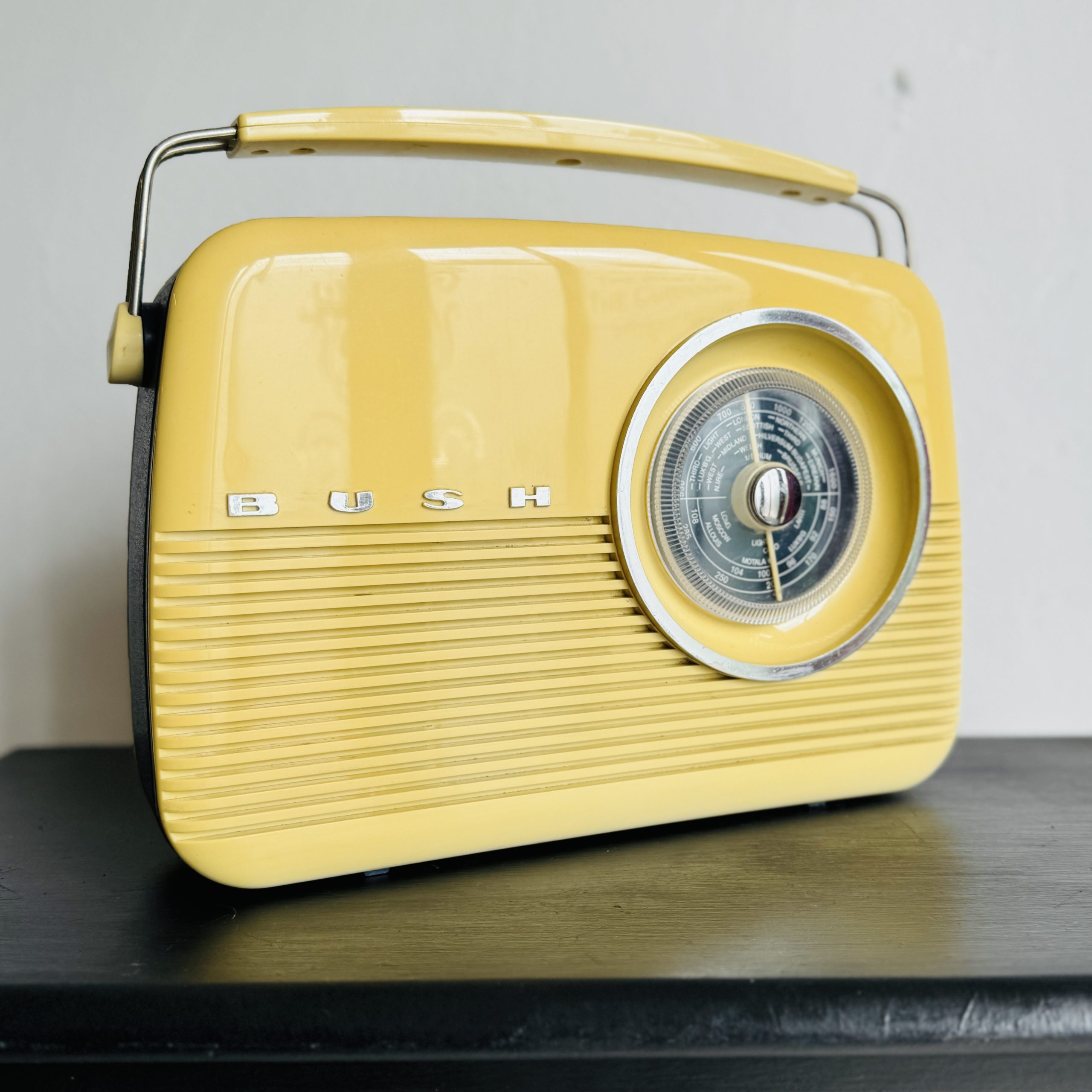 Vintage retro Bush radio mains or battery powered