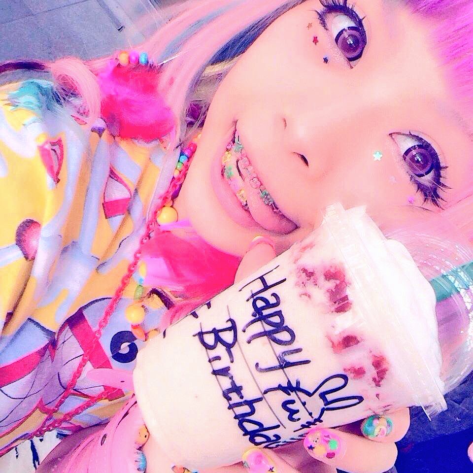 いい歯の日だからわたしの可愛い歯列矯正をみてくれ