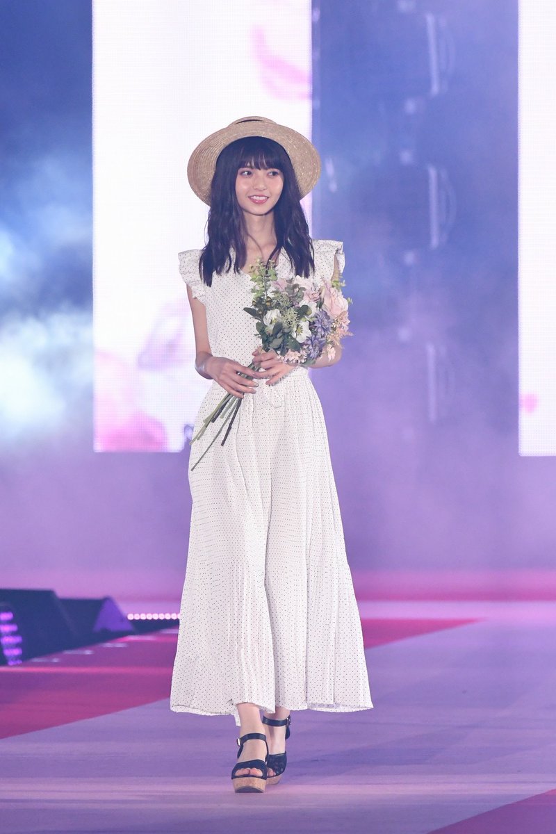 夏、田舎へ帰省した時に居て欲しい白いワンピースを着た美少女