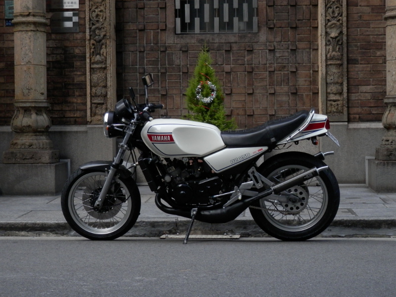 朝活でRZ250のチャンバー交換。 SP忠男ジャッカルチャンバーからOX