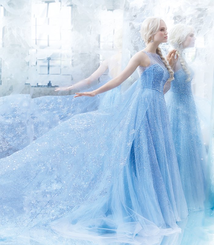アナと雪の女王』のアナとエルサにインスパイアされたドレスが