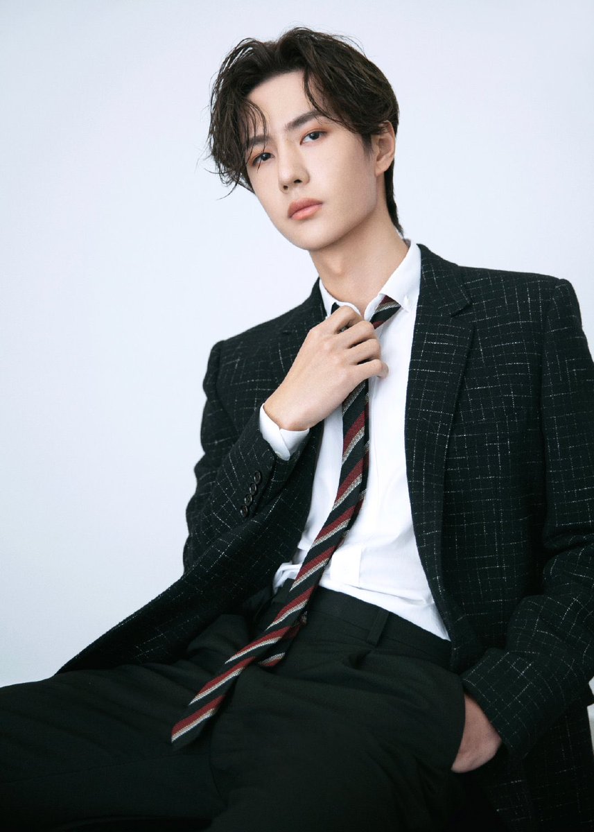 藍忘機役 王一博（ワン・イーボー） 1997年8月5日生まれ22歳 180cm 中