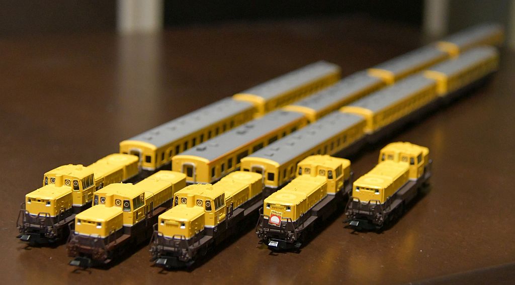 かつて国鉄五能線を走っていた「ノスタルジックビュートレイン」編成が