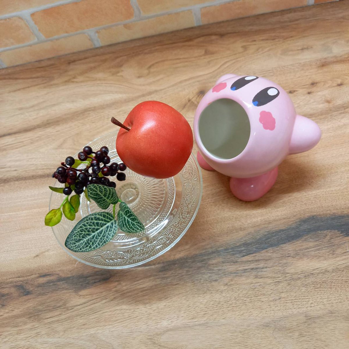 現在発売中のカービィカフェ限定商品のご紹介です♪ ○すいこみサラダ