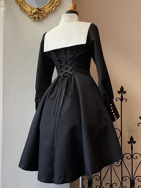 新作ワンピースの予約受付を開始致しました。 修道女の様な雰囲気を