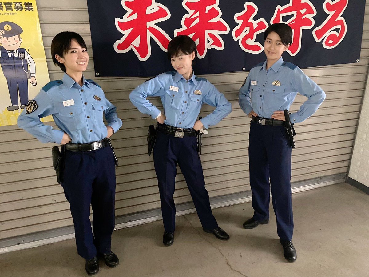 女子3人組に、未来を守ろうとしてくれているポーズをいただきました