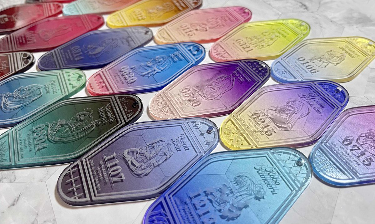 少し前に作ったホロの彫刻モーテルキーホルダーのEN、ID版