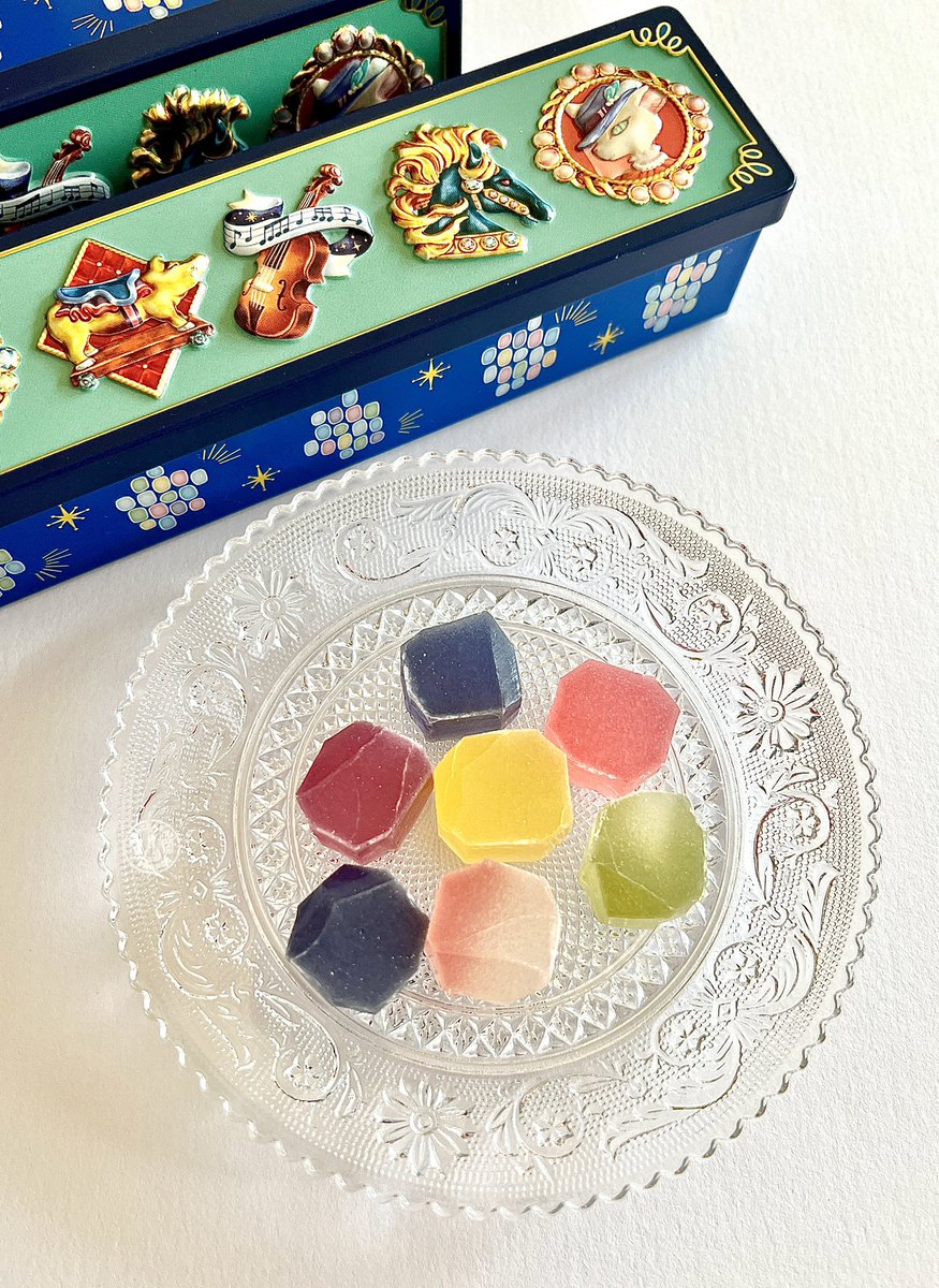 RT @clipnotebook: ジブリパークのお土産、耳をすませば ビジュー缶💎