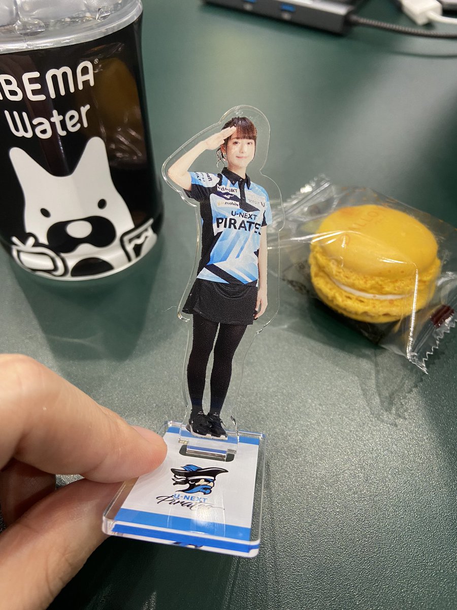 マフラータオルとアクスタ！ マフラータオルはもちもちしてます