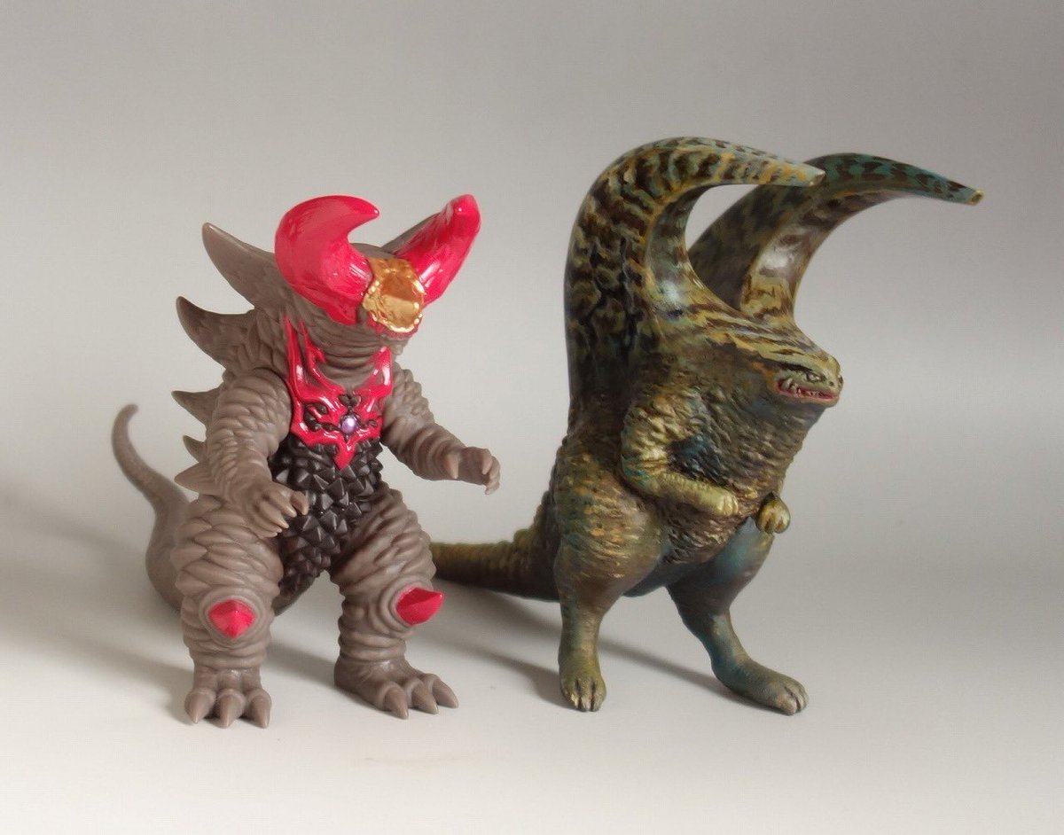 成田亨オリジナル怪獣クラッシュホーン 未塗装レジンキットを冬