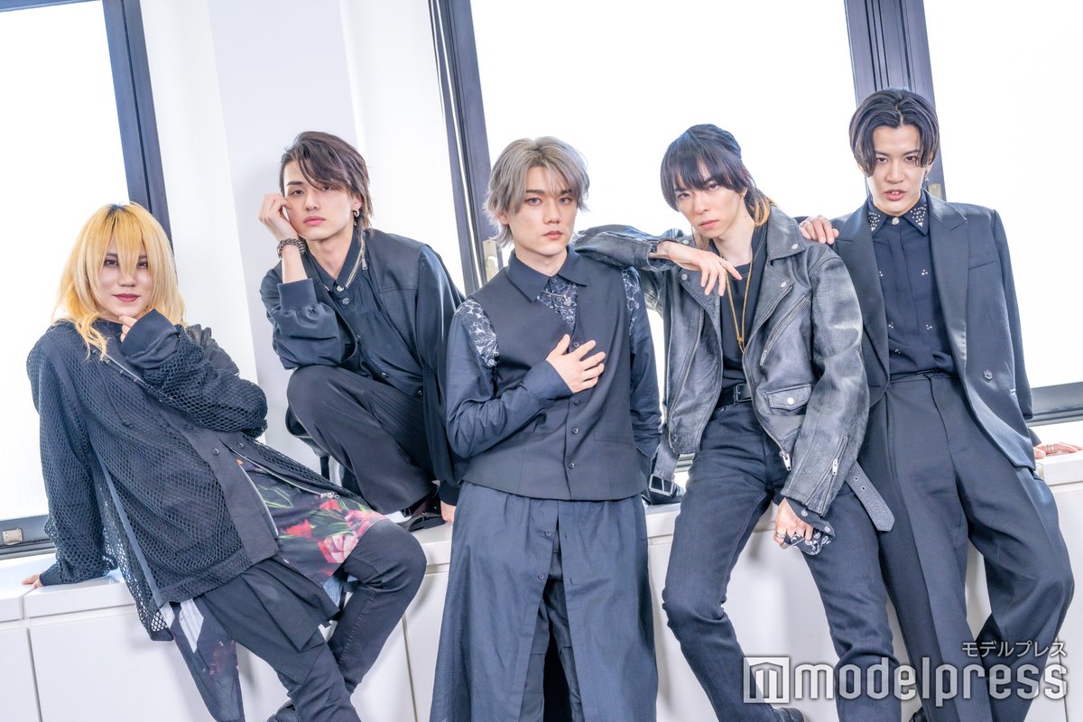 日テレ系音楽の祭典「#PremiumMusic2023」 楽器隊3人を入れて初めて