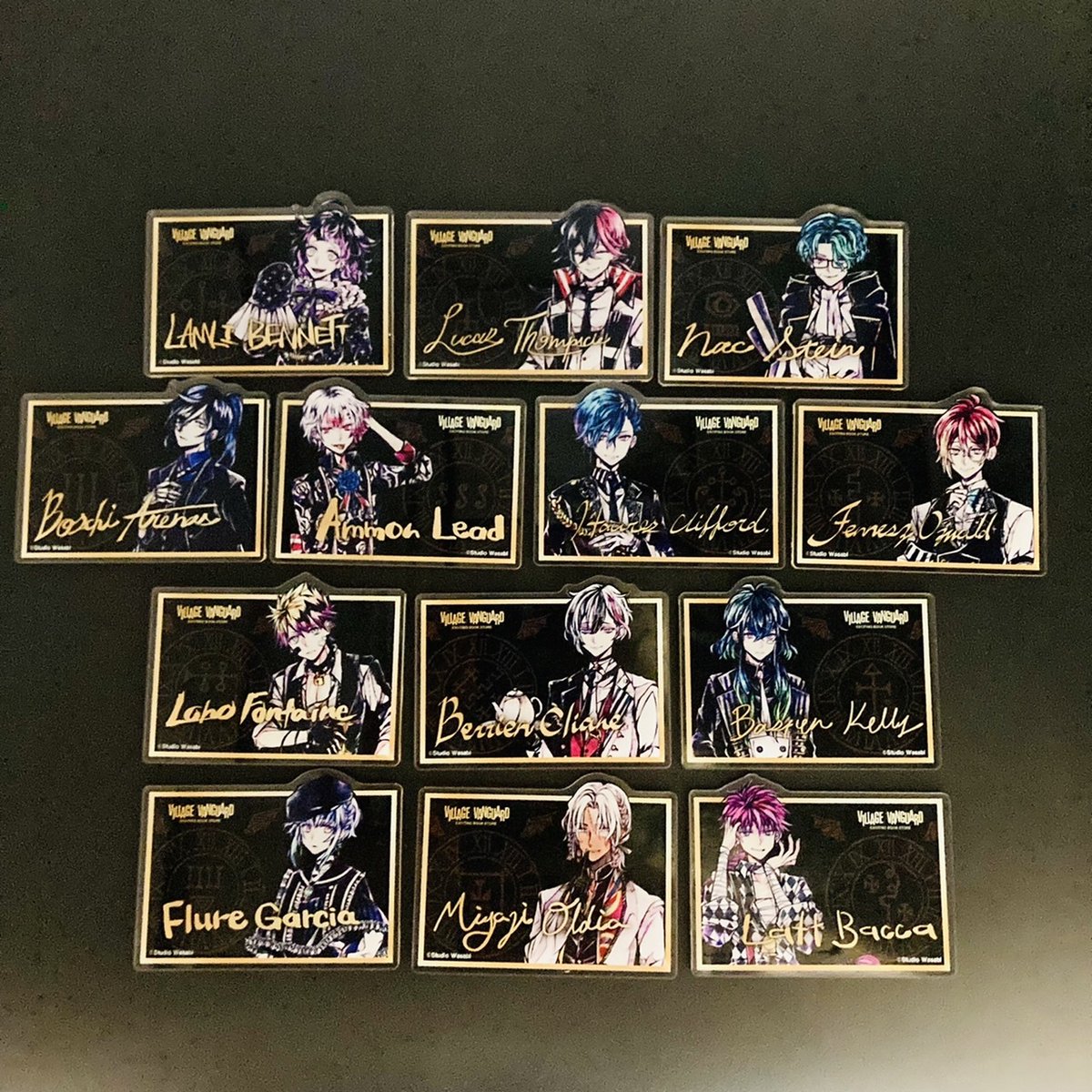 悪魔執事と黒い猫 あくねこ ベリアン ヴィレヴァン スマホスタンド 缶