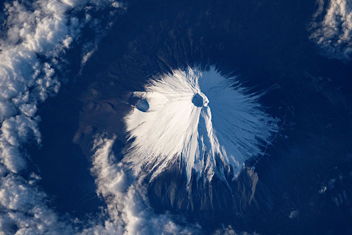 ISS（国際宇宙ステーション）から撮影された富士山。2025年12月27日7時