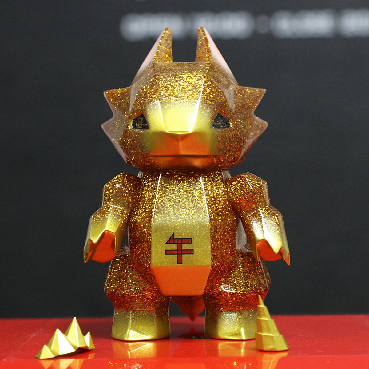 ウマポリゴン 磁石ついているので、角とたてがみがキャストオフできて