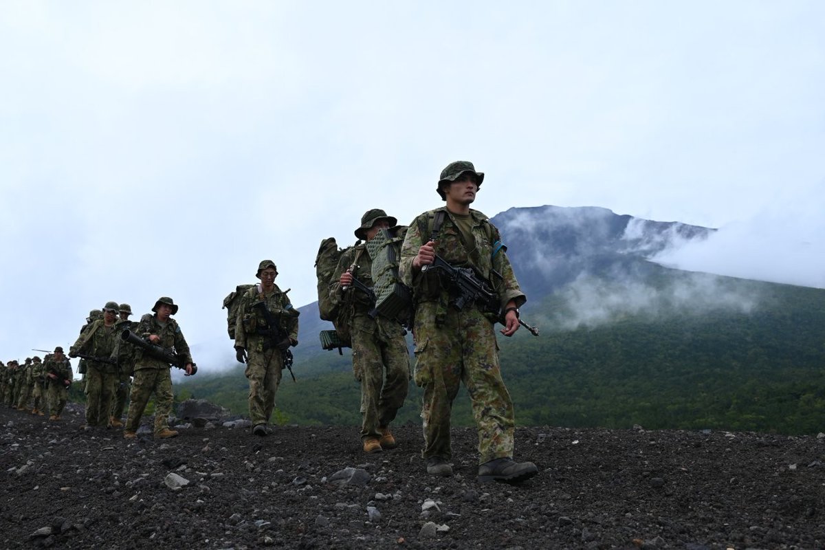 第2次空挺団演習②】 #第1空挺団 は、東富士演習場において、令和7