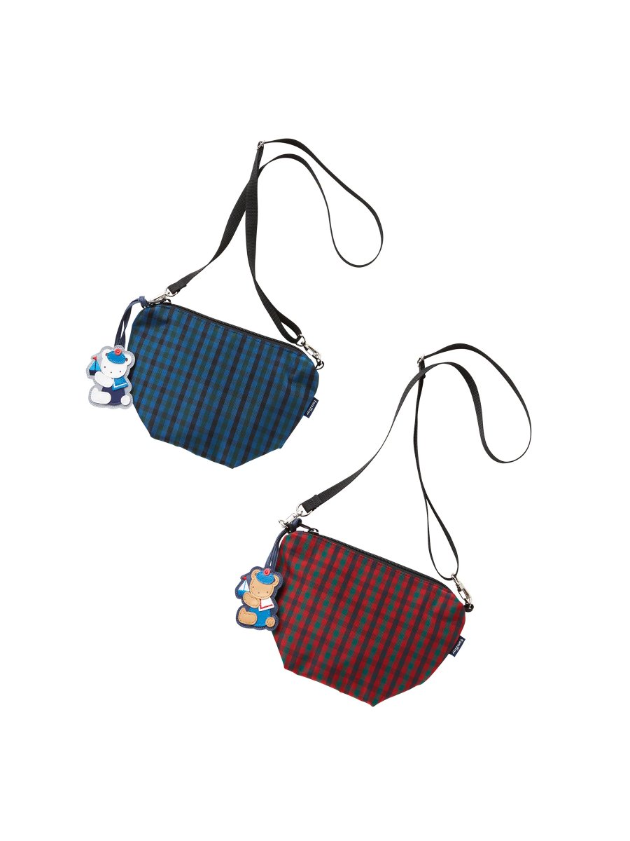 再入荷のお知らせ／ ファミリアチェックの舟形ナイロンポシェットを再