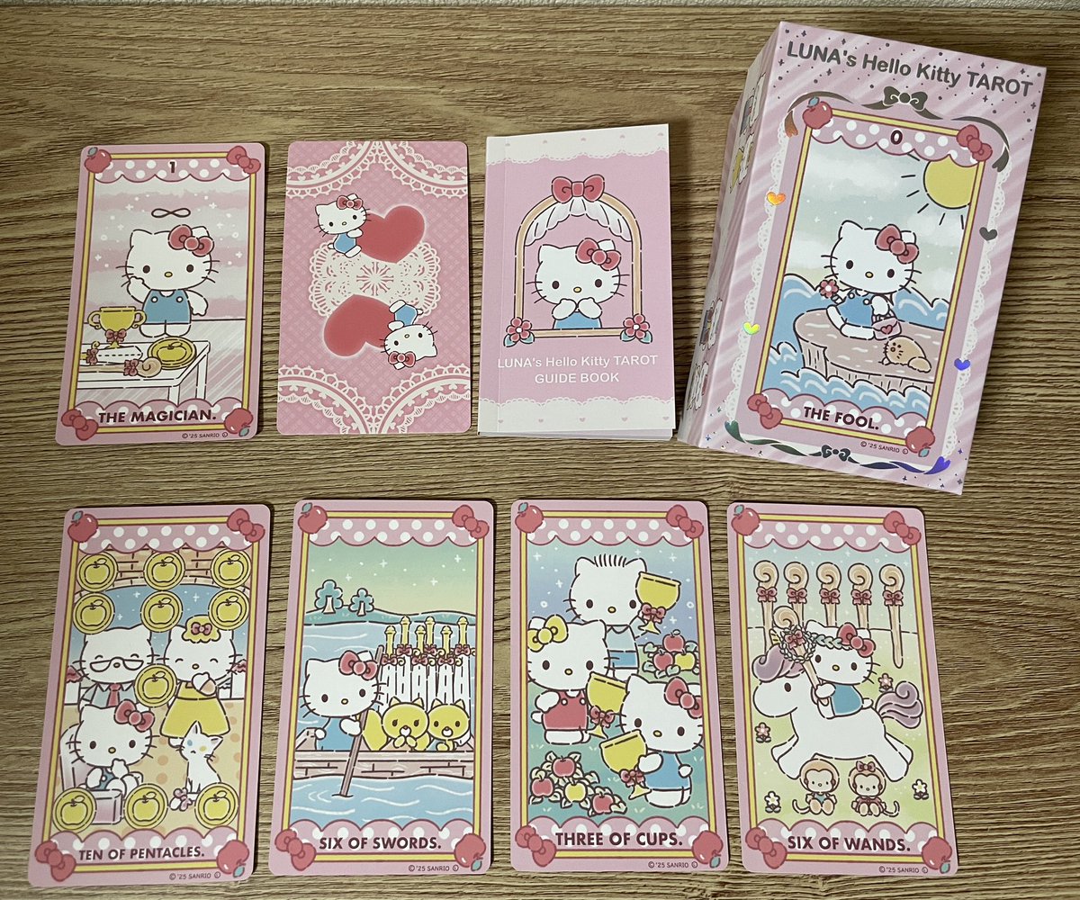 🎀ハローキティのタロット🍎 キティちゃんのタロットカードが ルナ